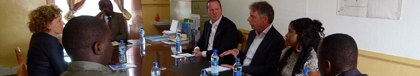 Overleg Zonnestraal team met overheid Trans Mara.